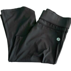 Bornfit Mid Rise Black Cropped Athletic Athleisure Yoga Workout Leggings 4733